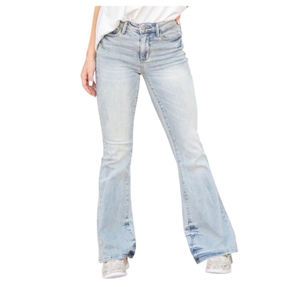 Judy Blue Flare Jeans Size 16W Light Wash Blue Excellent Mid Rise NWOT JB88655